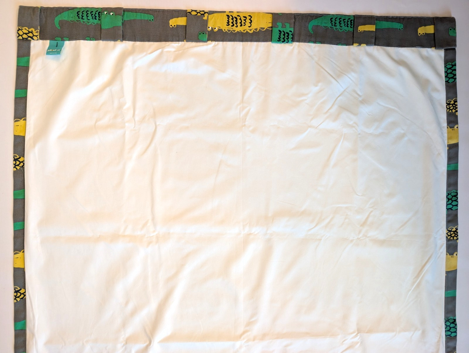 Pillowfort Alligator Pattern Black Out Curtain Panel 42 x 84″ Gray Yellow Green