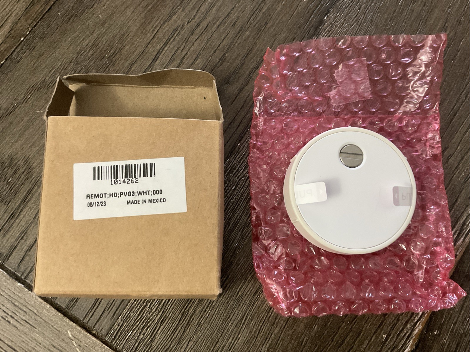 Hunter Douglas Powerview Remote Gen 3 w Pebble White – Brand New. 104384.