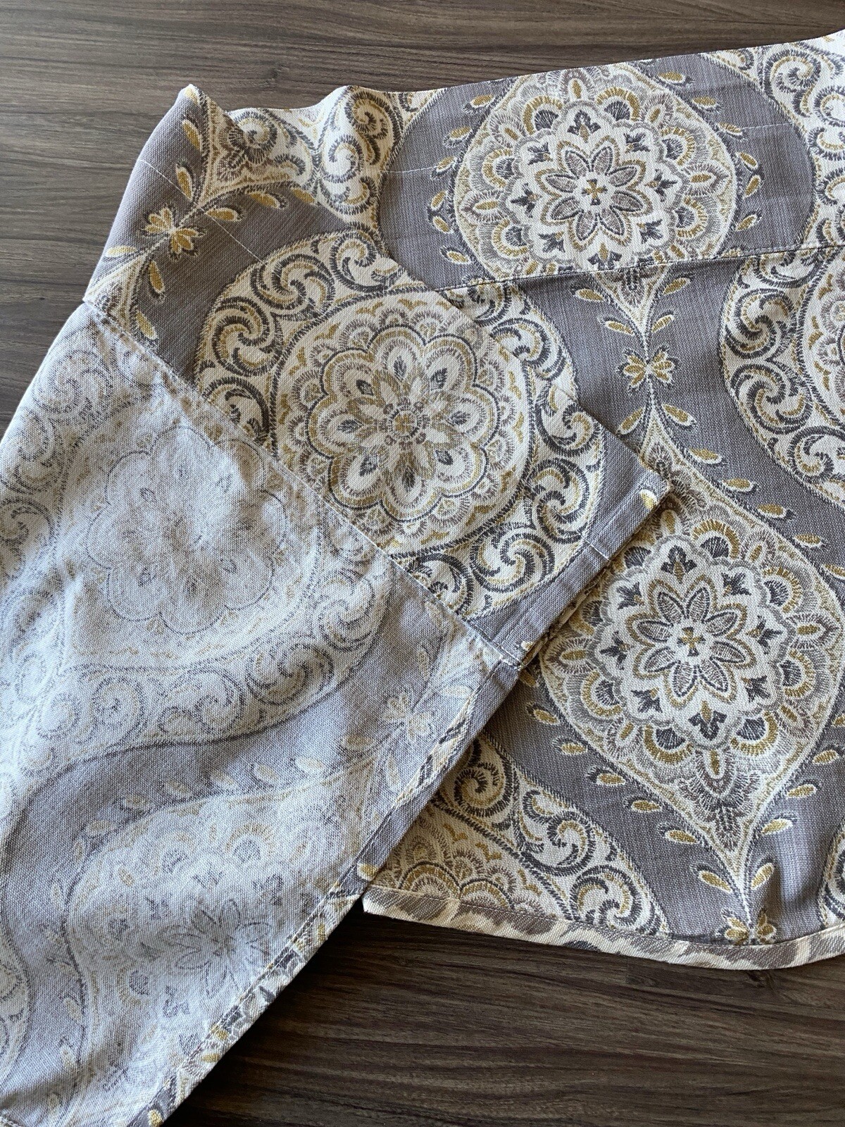 Waverly valance 50″ x 19″ Moonlit Medalion rod pocket beige gray gold pleated