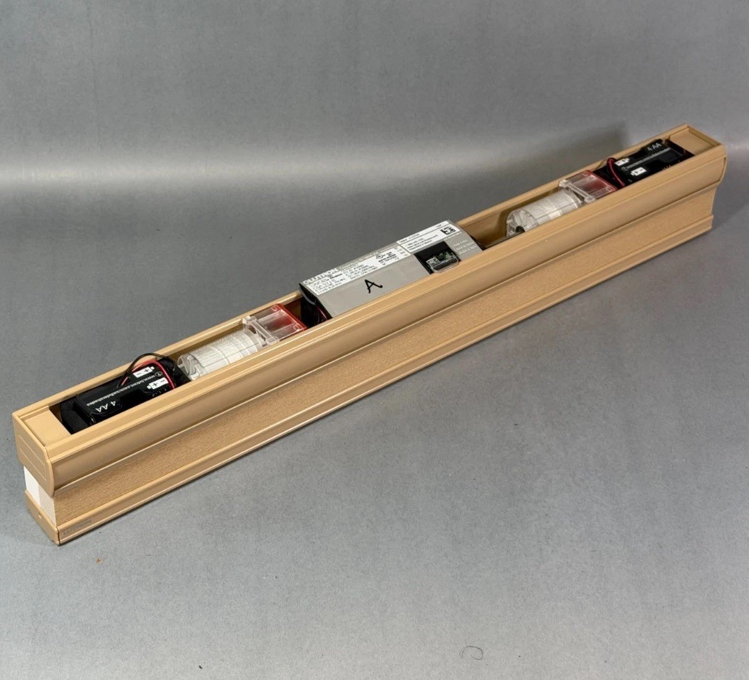 Lutron Sivoia QS Wireless Battery-powered Motorized Shade (CSA-SYJ-B, 22.5″)