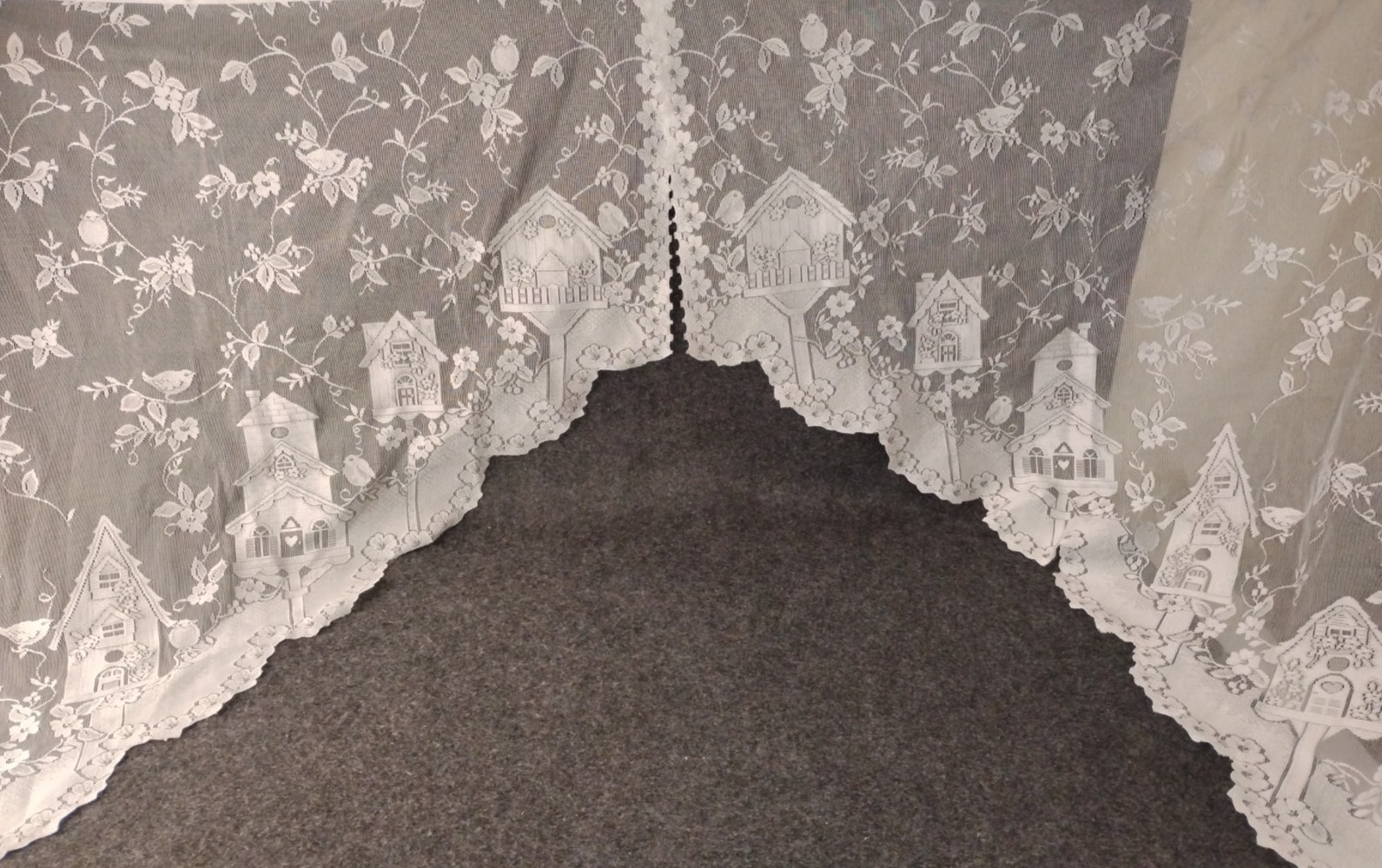 Pair White Floral Lace Triangle Valance Swag Sheer Bird House Birds Floral 28×36