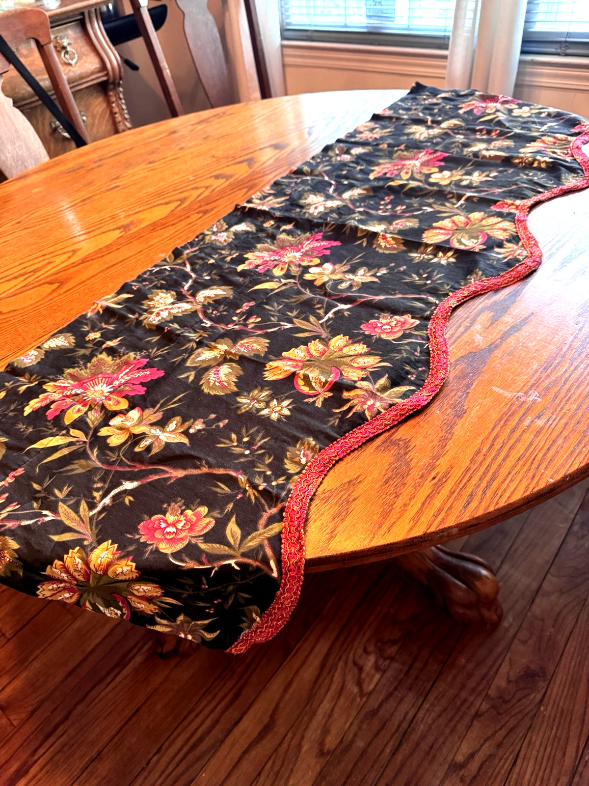 Waverly Felicite Noir Scallop Pocket Valance Cotton Black Floral 48X18 Unlined