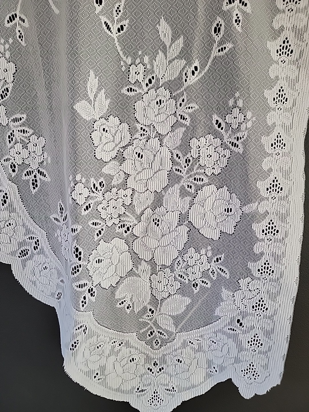 Lace Tiered Pair Of Curtains 1 Set Left And Right. White roses Total 58Wx 35L