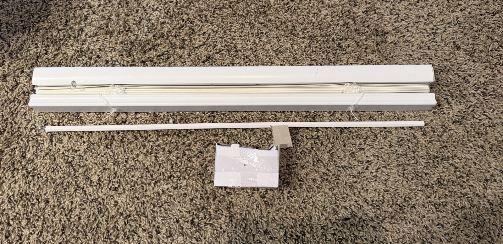 White Horizontal Window Blind 36in Light Filtering Plastic 25mm Slats Cordless