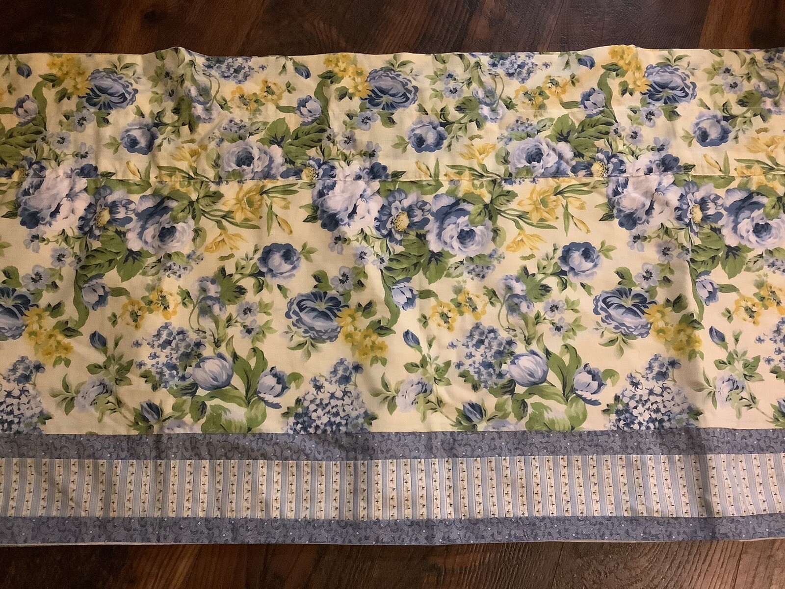 JC Penny~Valance~Blue & Yellow Floral~88×20.5~Beautiful~Excellent~Lined~Quality