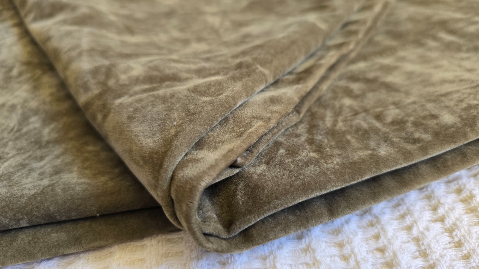 50×84 Olive Green Poly/Rayon Blackout Curtains 2 Panels Thermal Insulated Drapes