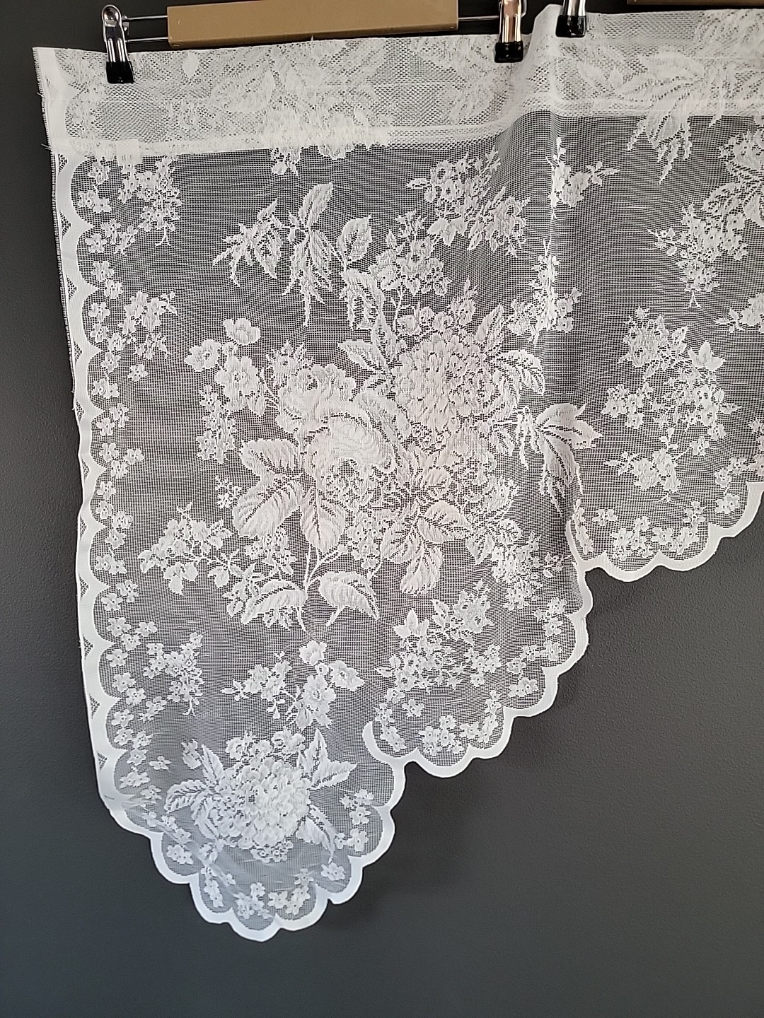 Ivory Tier Set Of Lace Curtains Roses Left And Right Tiers 35.5 W Each X 31 L