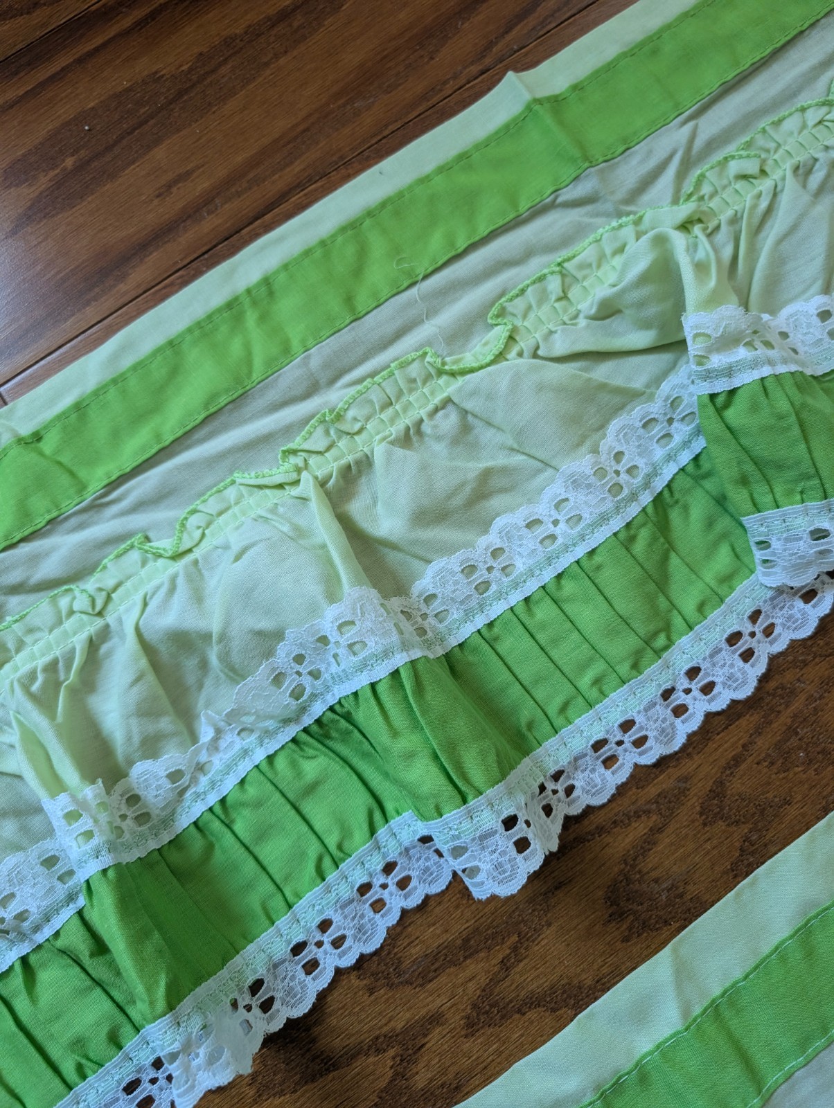 Vintage 70’s Cafe Curtains & Valance 3 pc Set Green & White Lace Kitschy Cottage