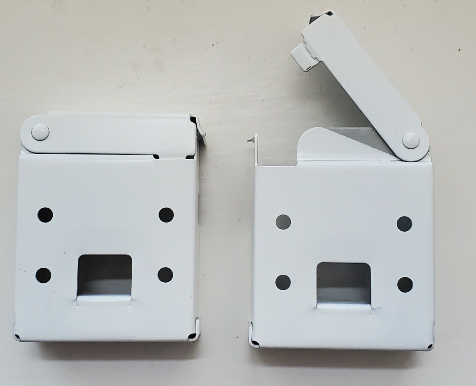 Mounting Brackets for 2.5″ Horizontal Blinds in White for Faux or Real Wood