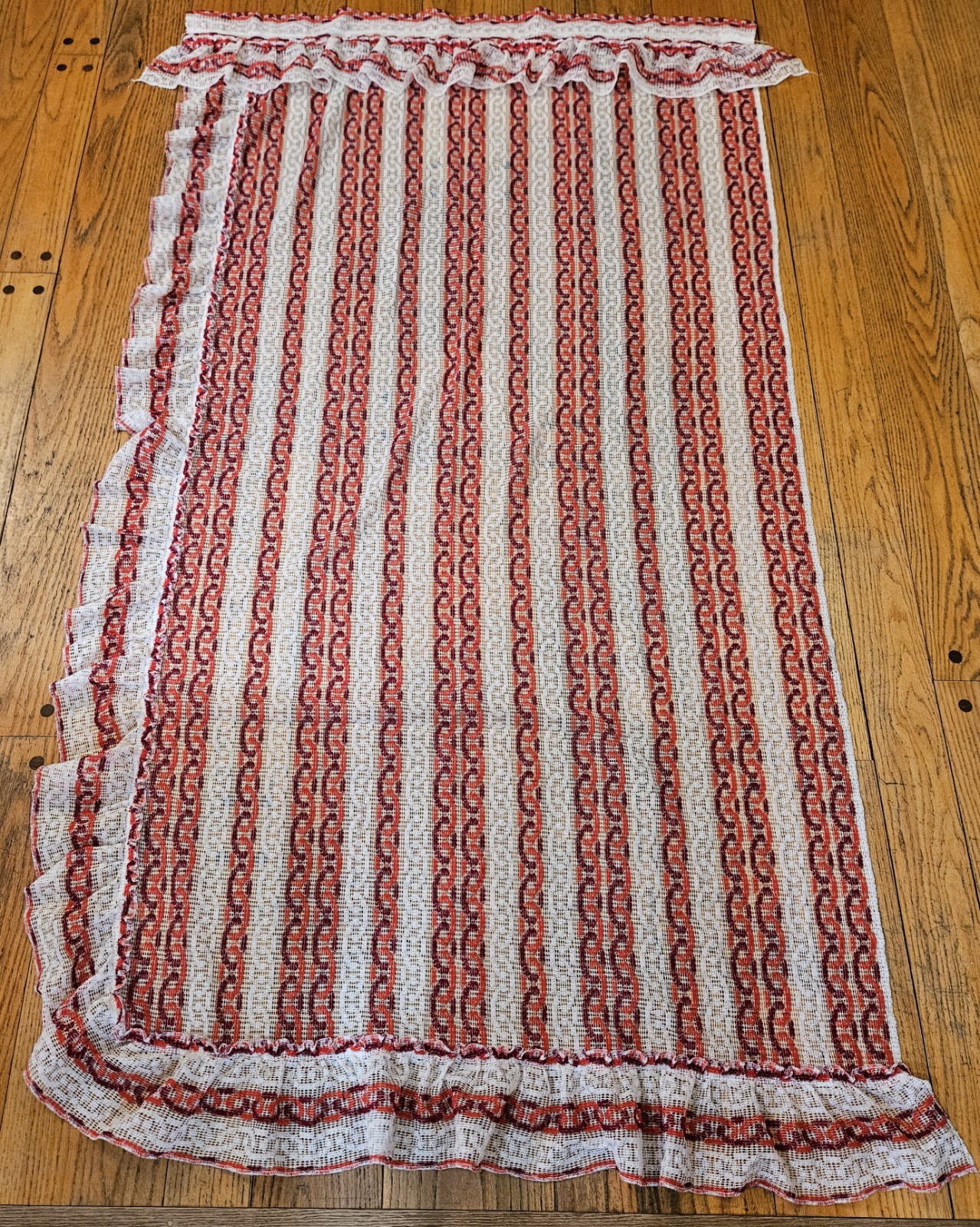 Vtg Reds on White Sheer Open Weave Link Pattern Ruffled (1) Curtain Panel 43×82